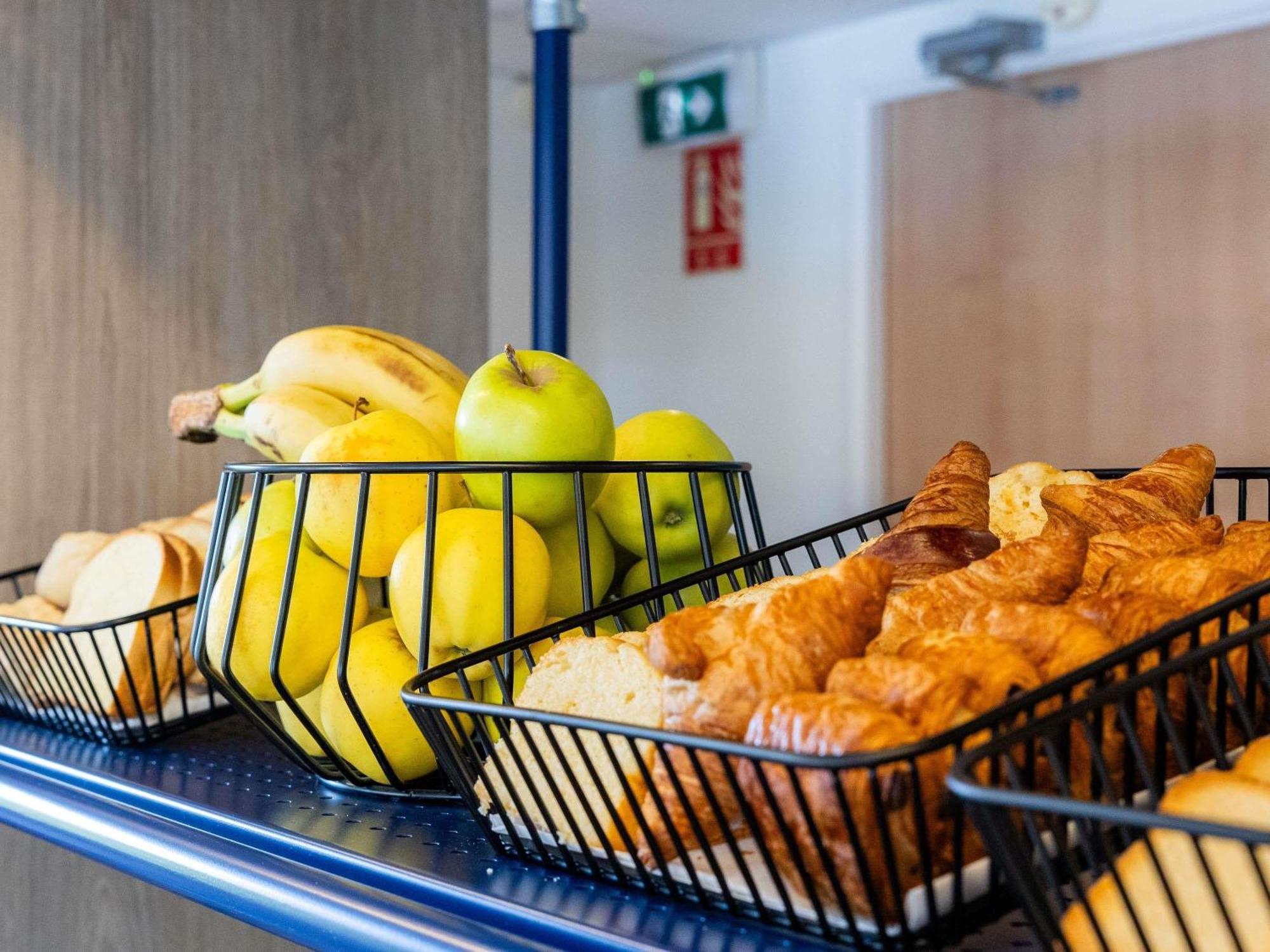 Ibis Budget Carcassonne Aeroport - A61 Екстериор снимка